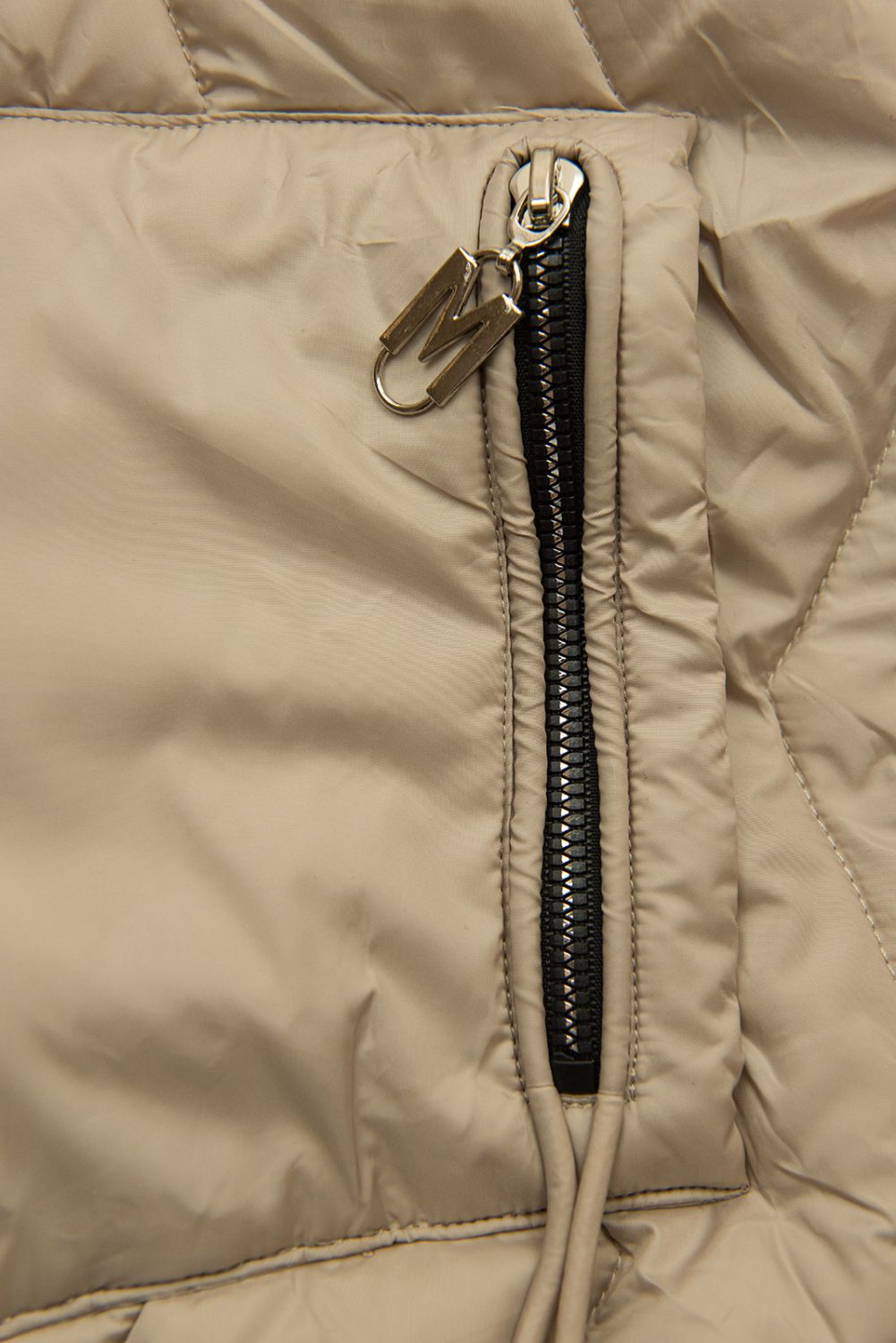 Kifordítható kapucnis dzseki - bézs színű