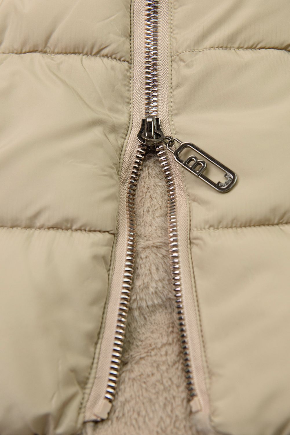 Bézs színű kifordítható téli kabát