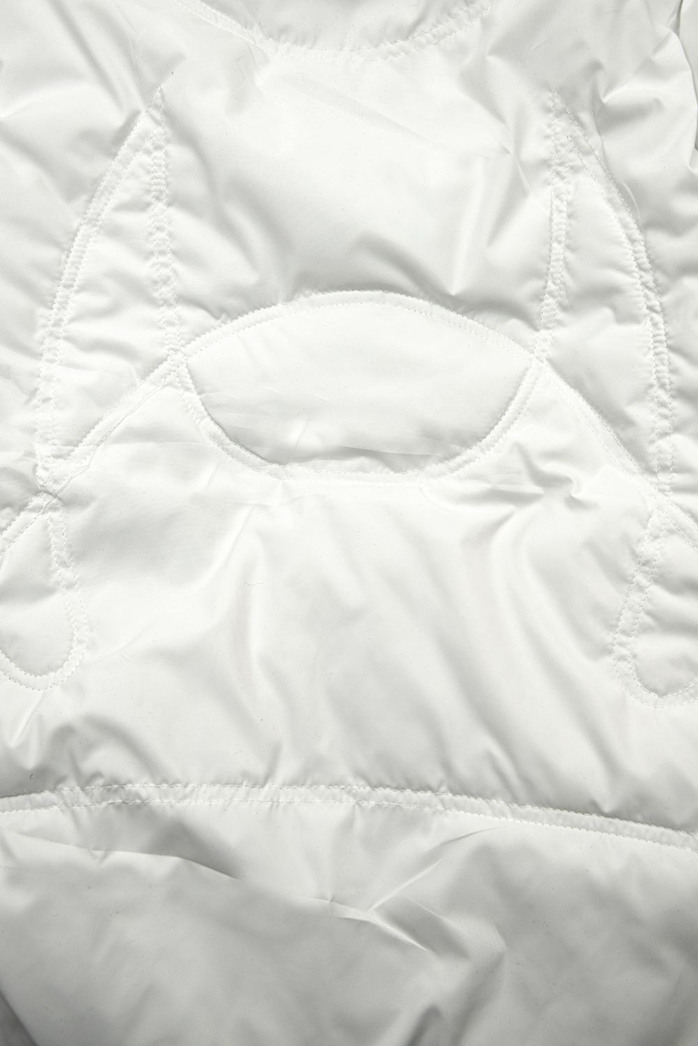 Fehér színű átmeneti kapucnis dzseki