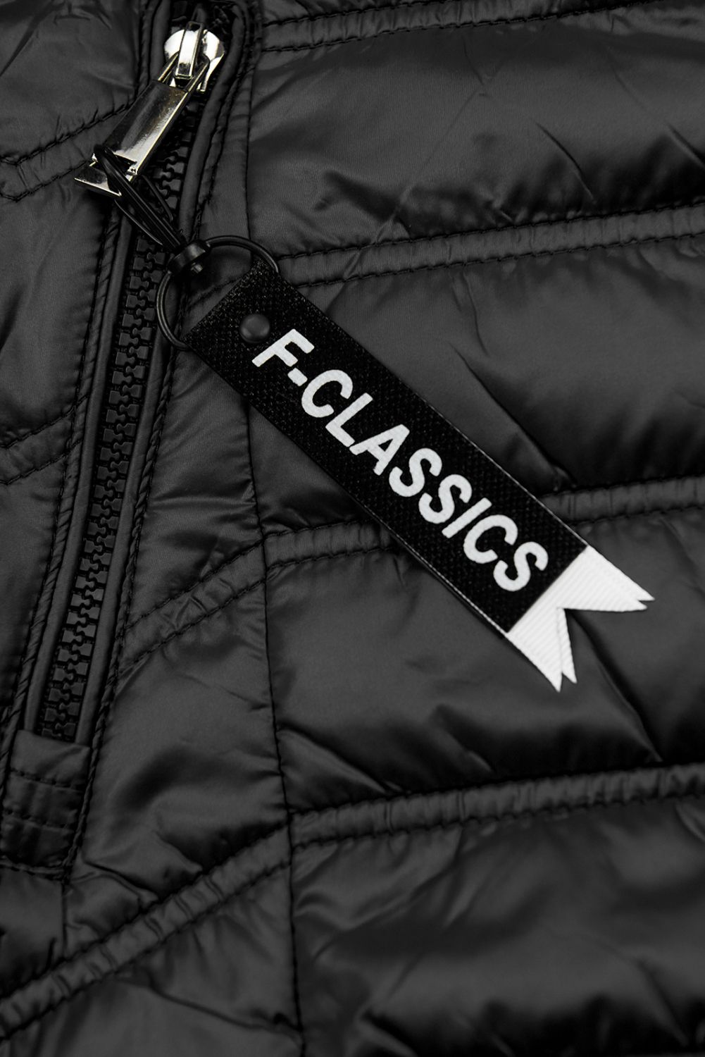 Fekete színű könnyű átmeneti kabát