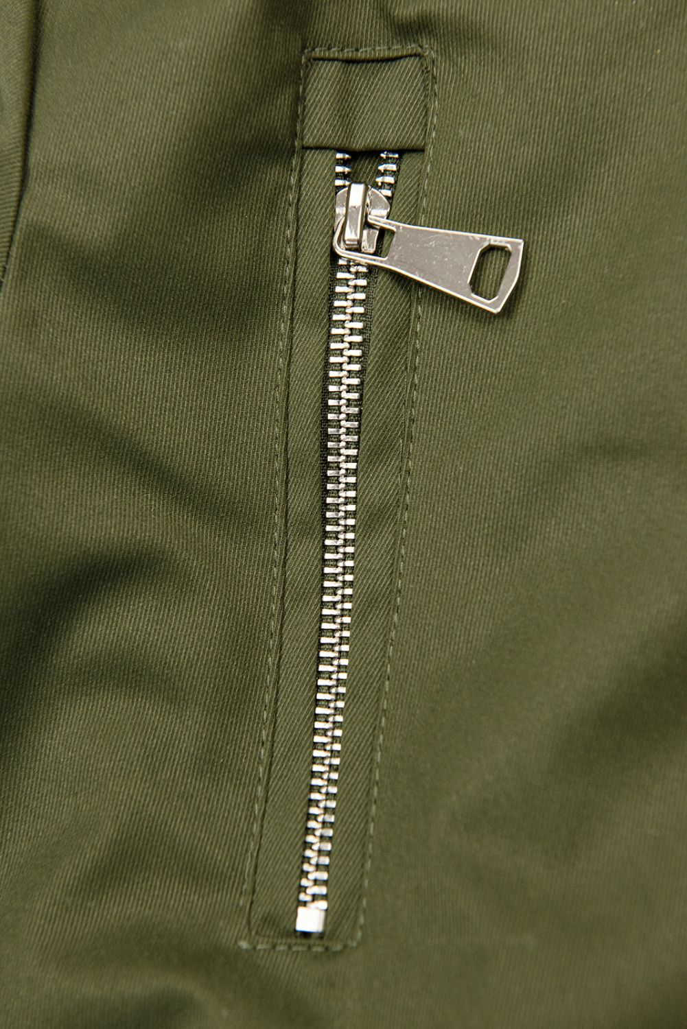 Khaki színű parka kivehető plüss béléssel