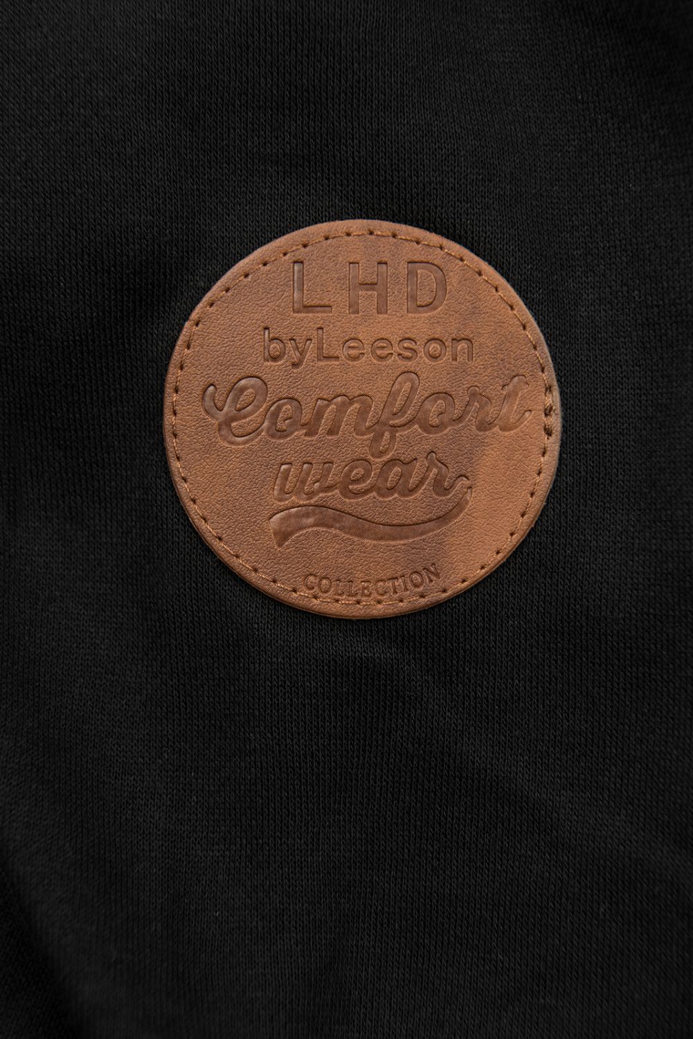 Fekete színű hosszított cipzáras felső