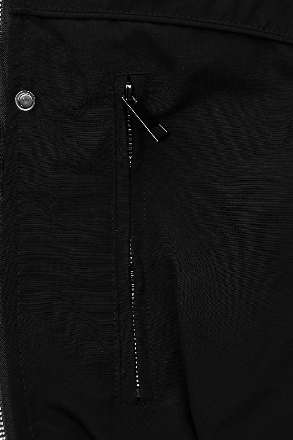 Fekete színű parka meleg plüss béléssel