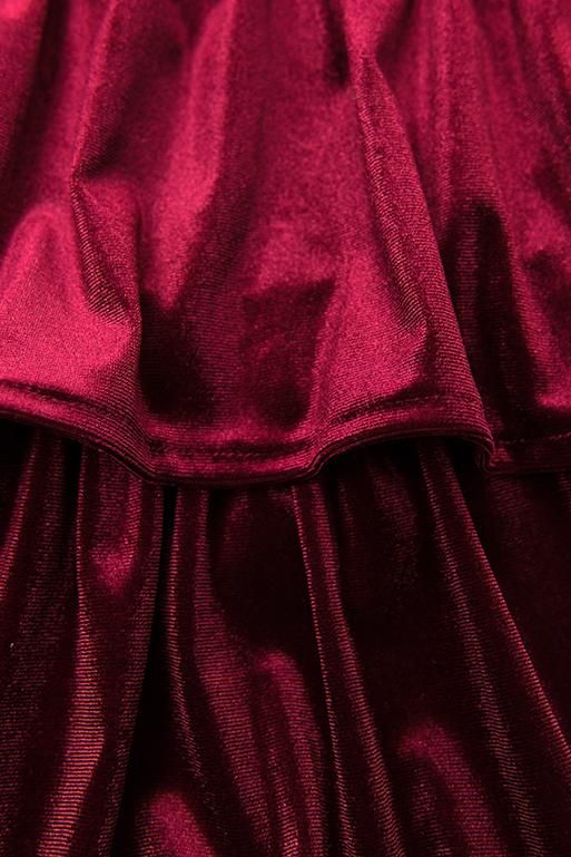 Bordó színű bársony ruha fodrokkal