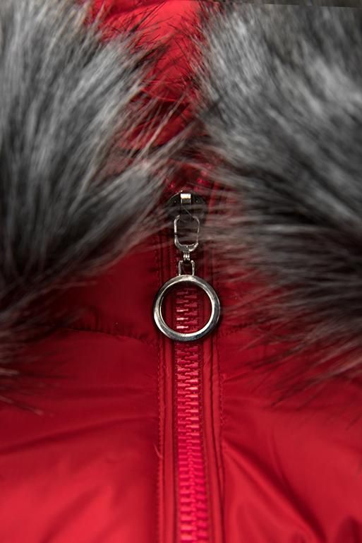 Piros színű hosszított kabát övvel