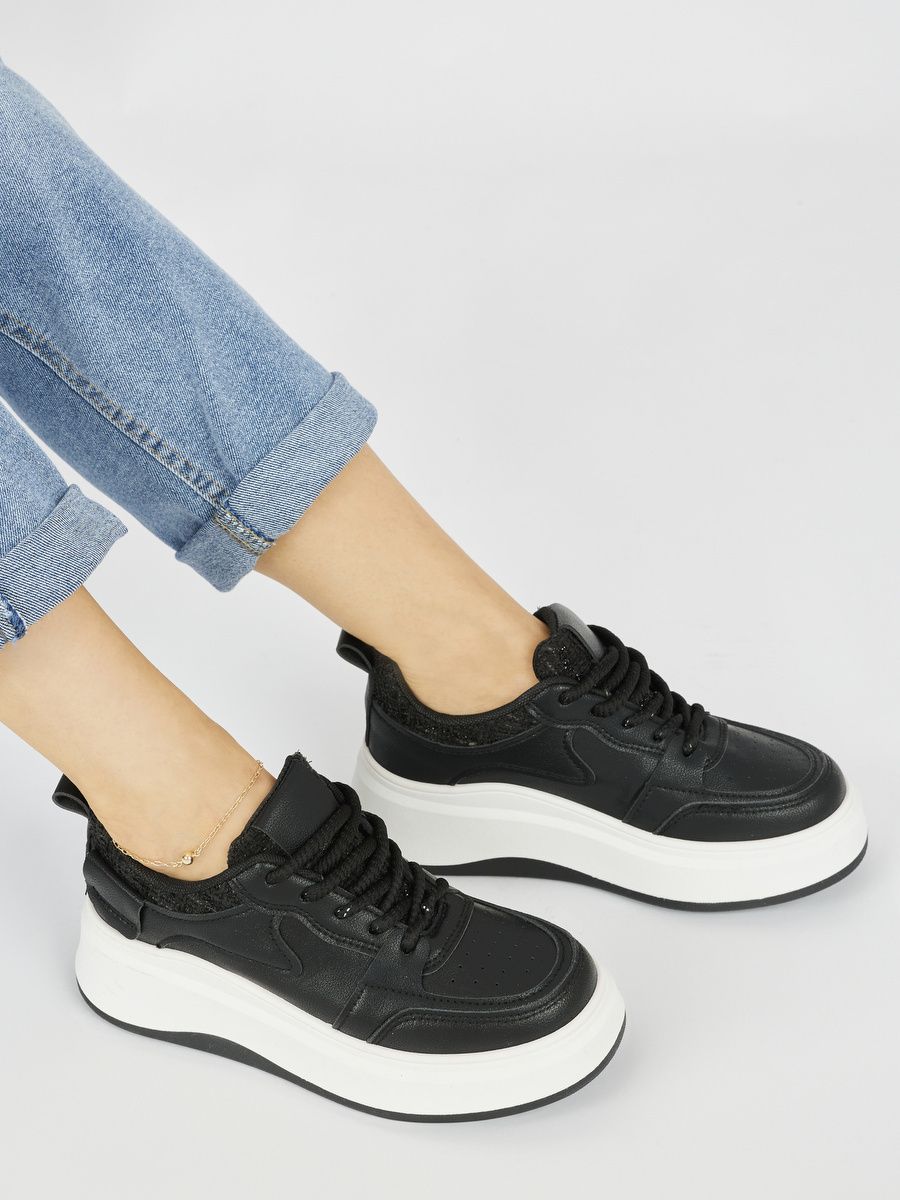 Női fekete színű sneaker vastag talppal