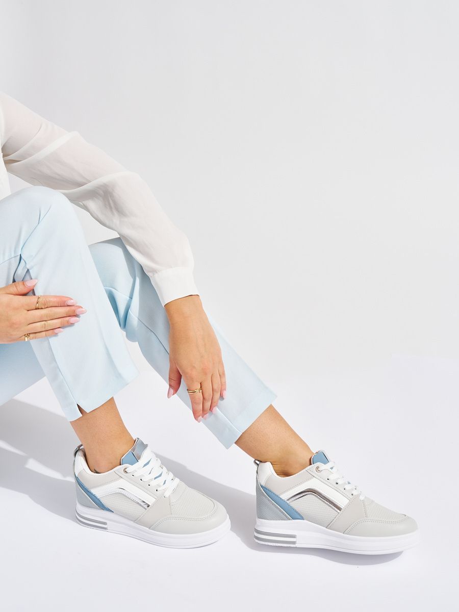 Női szürke színű sneaker rejtett sarokkal