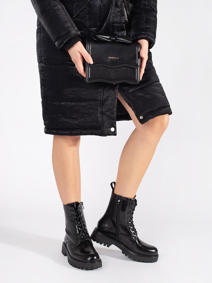 Fekete színű bokacsizma platformmal