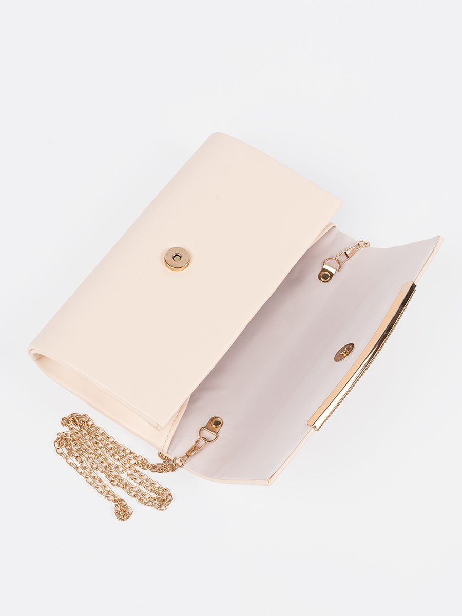 Világosbézs clutch lánccal