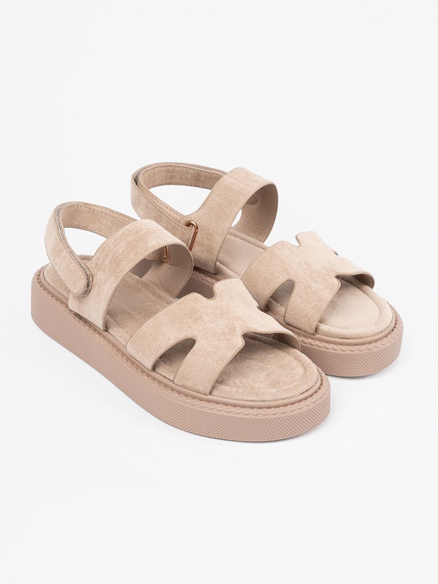 Beige platformos szandál kivágásokkal