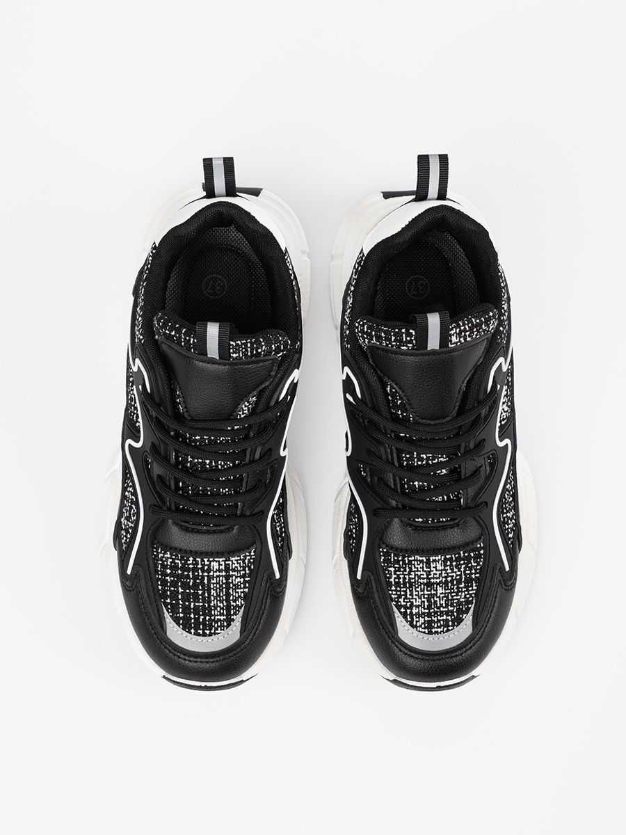 Fekete női sneakers díszítő betétekkel