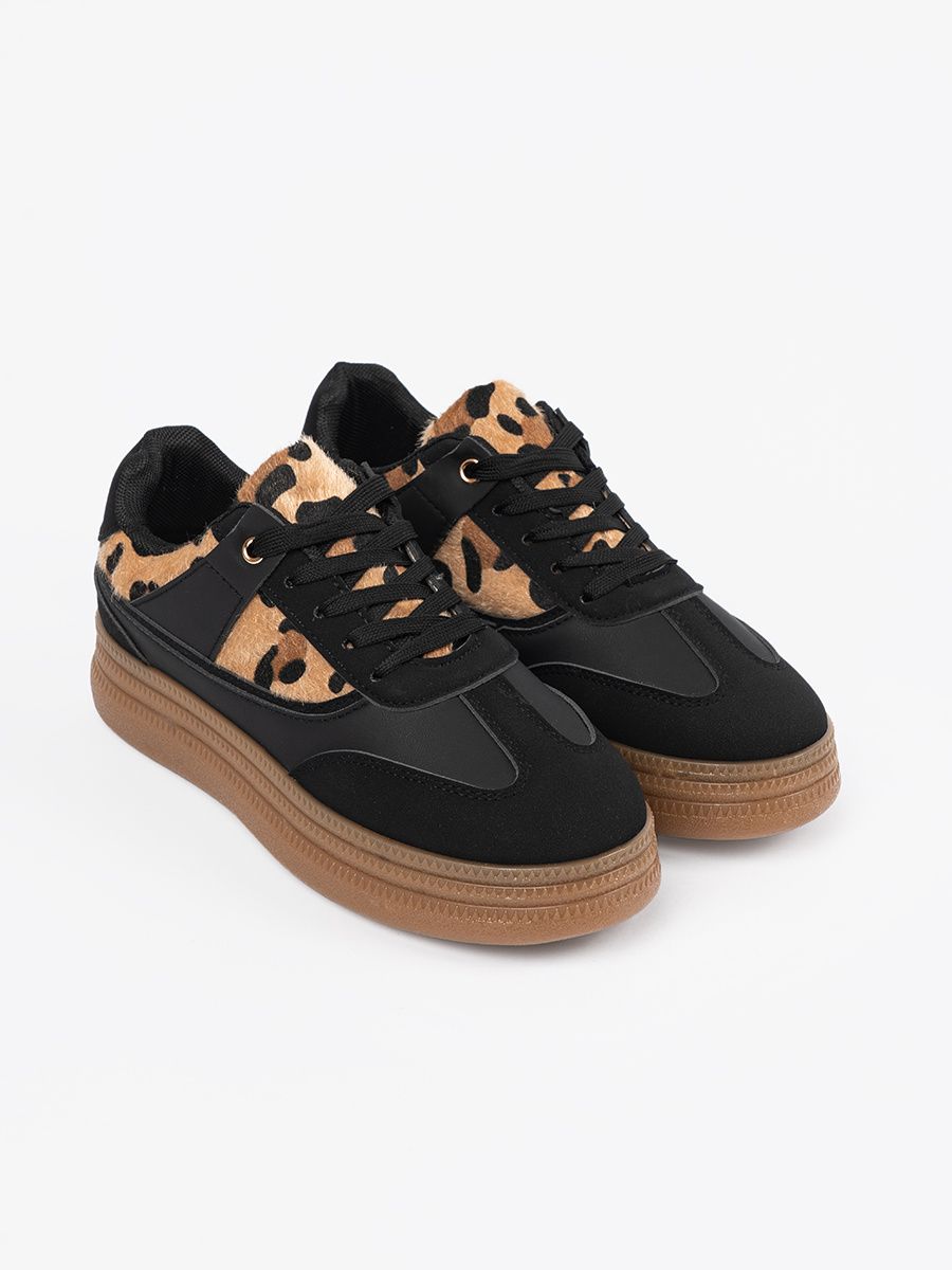 Női fekete sneakers panterás részletekkel