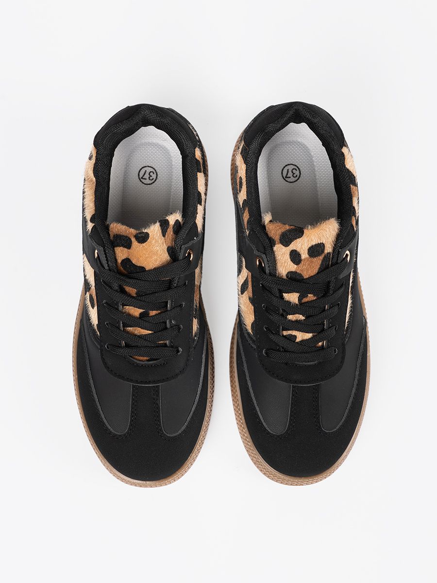Női fekete sneakers panterás részletekkel
