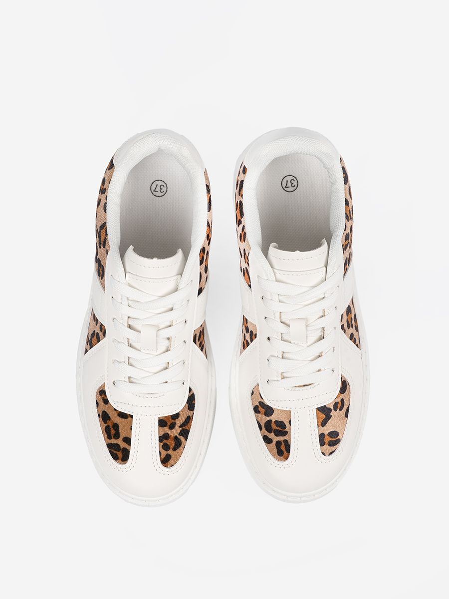 Fehér színű leopárdmintás sneaker cipő