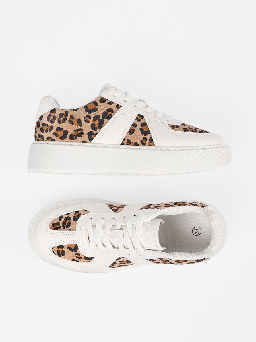 Fehér színű leopárdmintás sneaker cipő