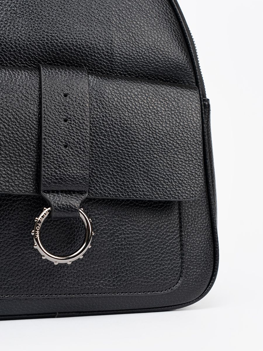 Fekete színű ökobőrből készült női hátizsák