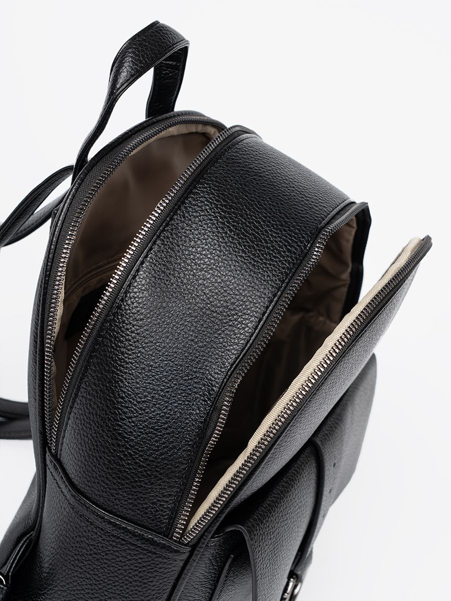 Fekete színű ökobőrből készült női hátizsák