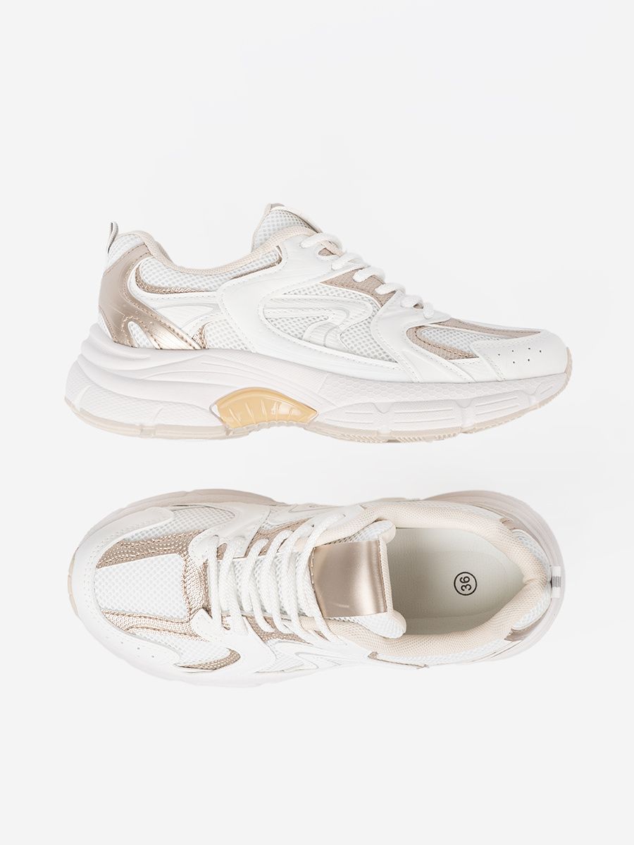 Fehér színű sneaker cipő bézs-aranyszínű részletekkel