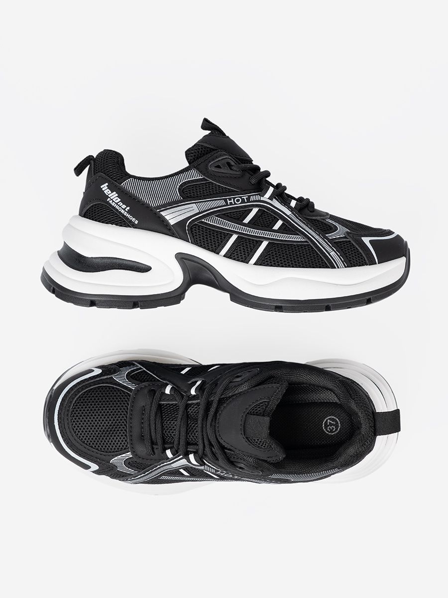 Fekete színű sneaker cipő szellős felsőrésszel és masszív fehér talppal