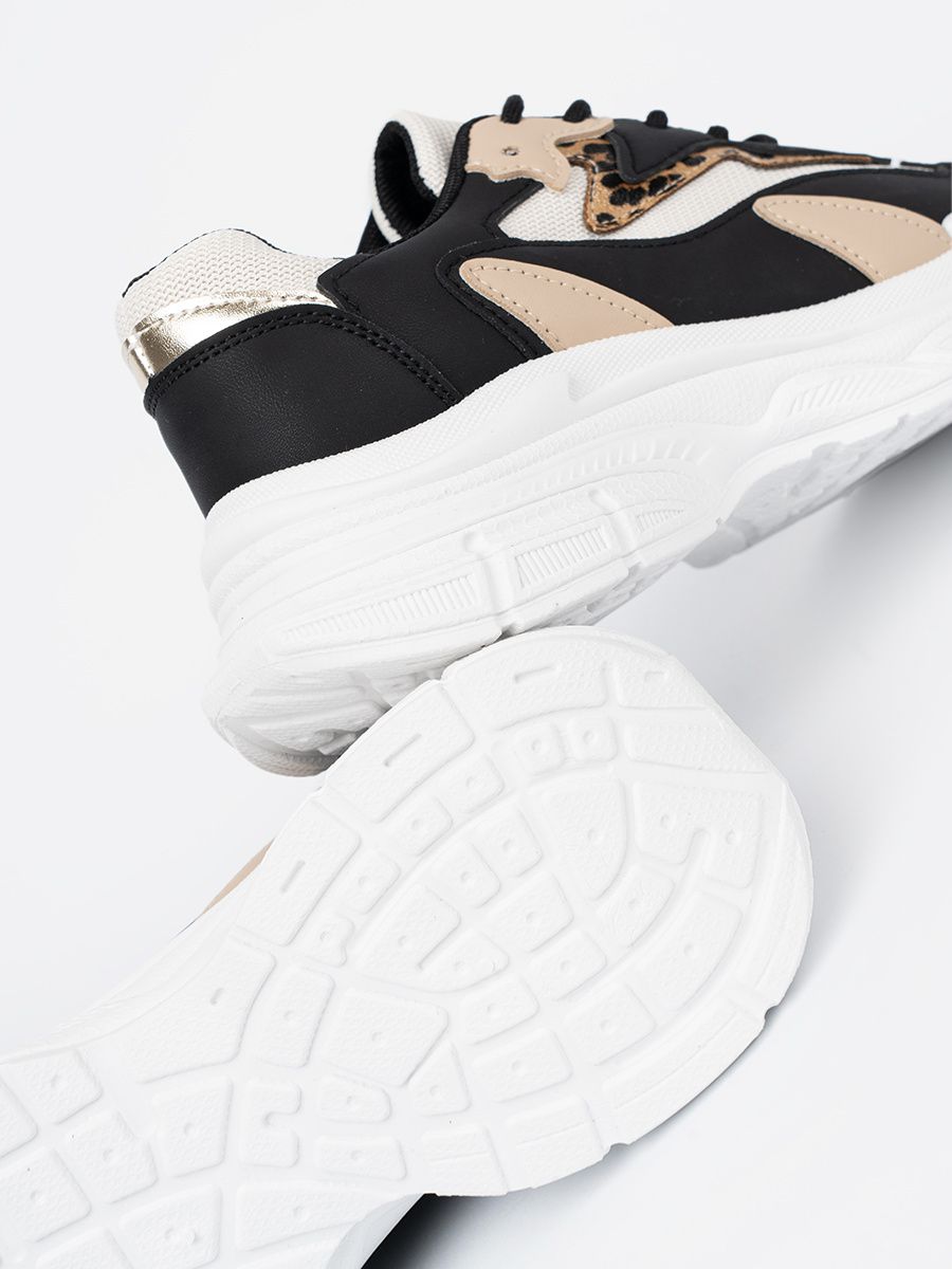 Fekete és bézs színű női sneaker cipő vastag talppal