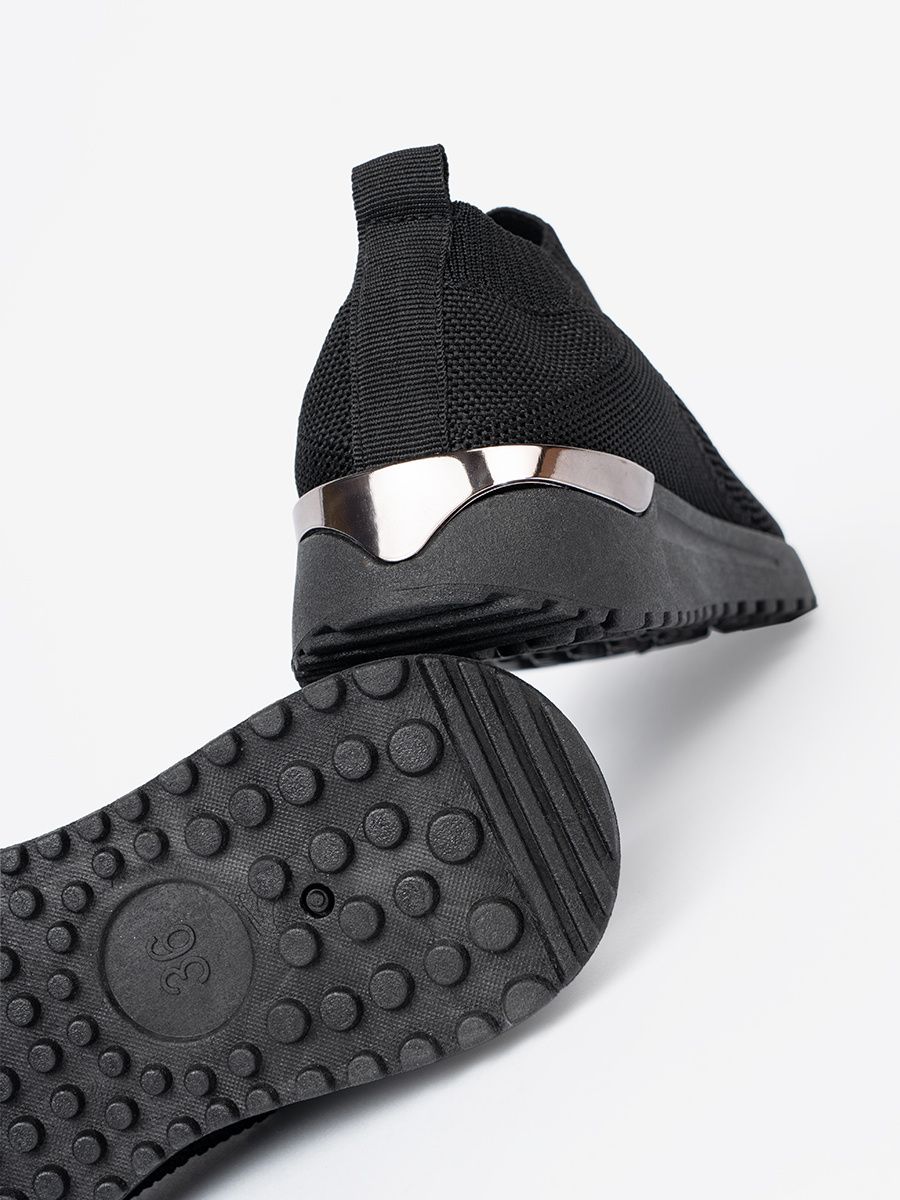 Fekete színű slip-on sportcipő textil felsőrésszel