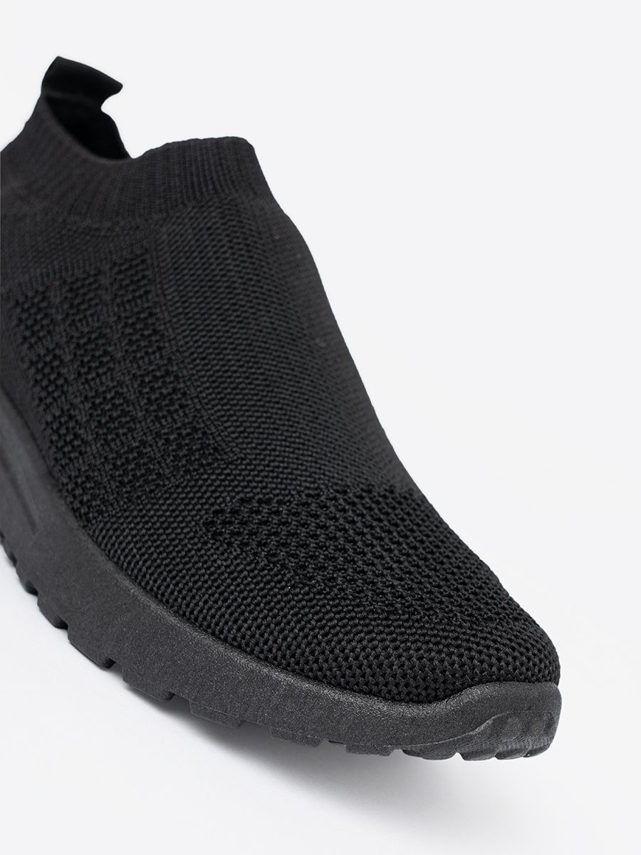 Fekete színű slip-on sportcipő textil felsőrésszel