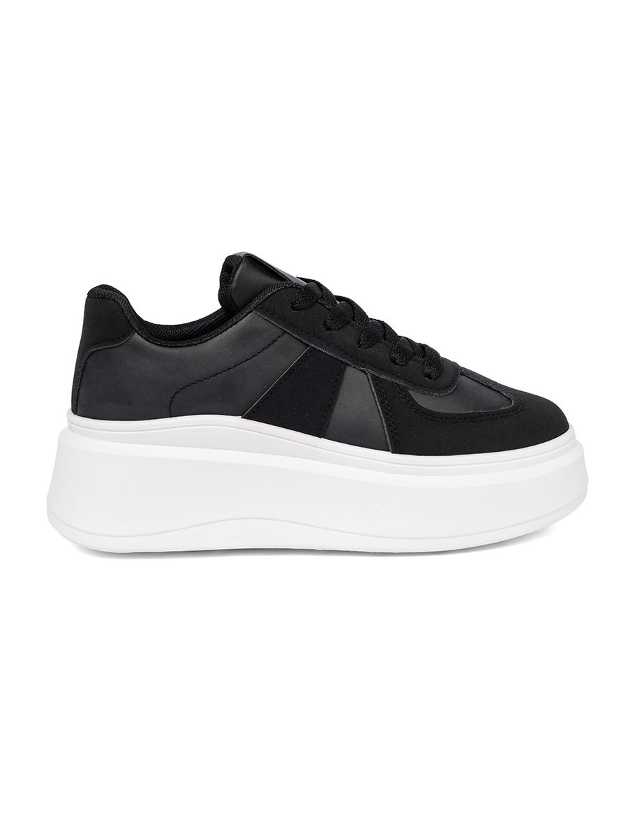 Klasszikus fekete színű sneaker cipő vastag talppal
