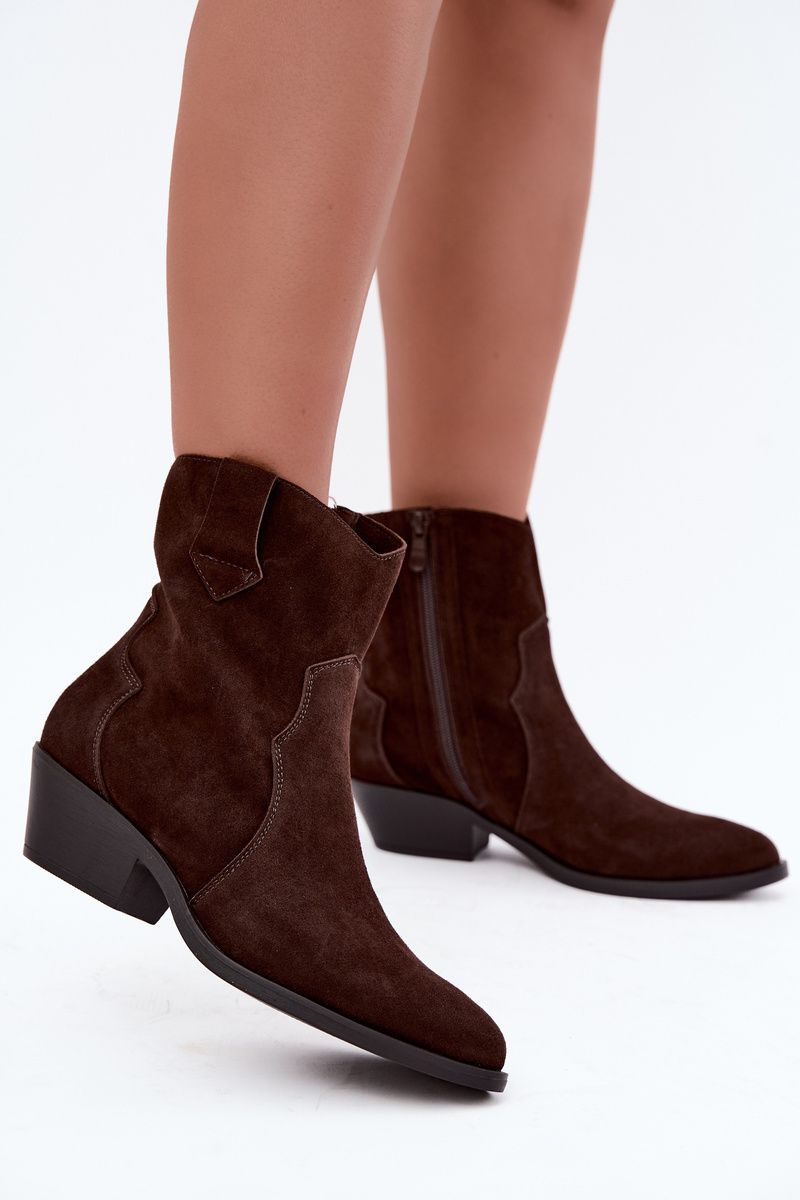 Barna színű alacsony sarkú velúr bokacsizma