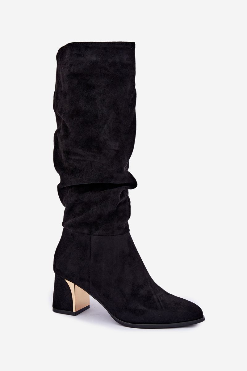 Fekete színű velúrhatású, ráncolt szárú csizma vastag sarokkal