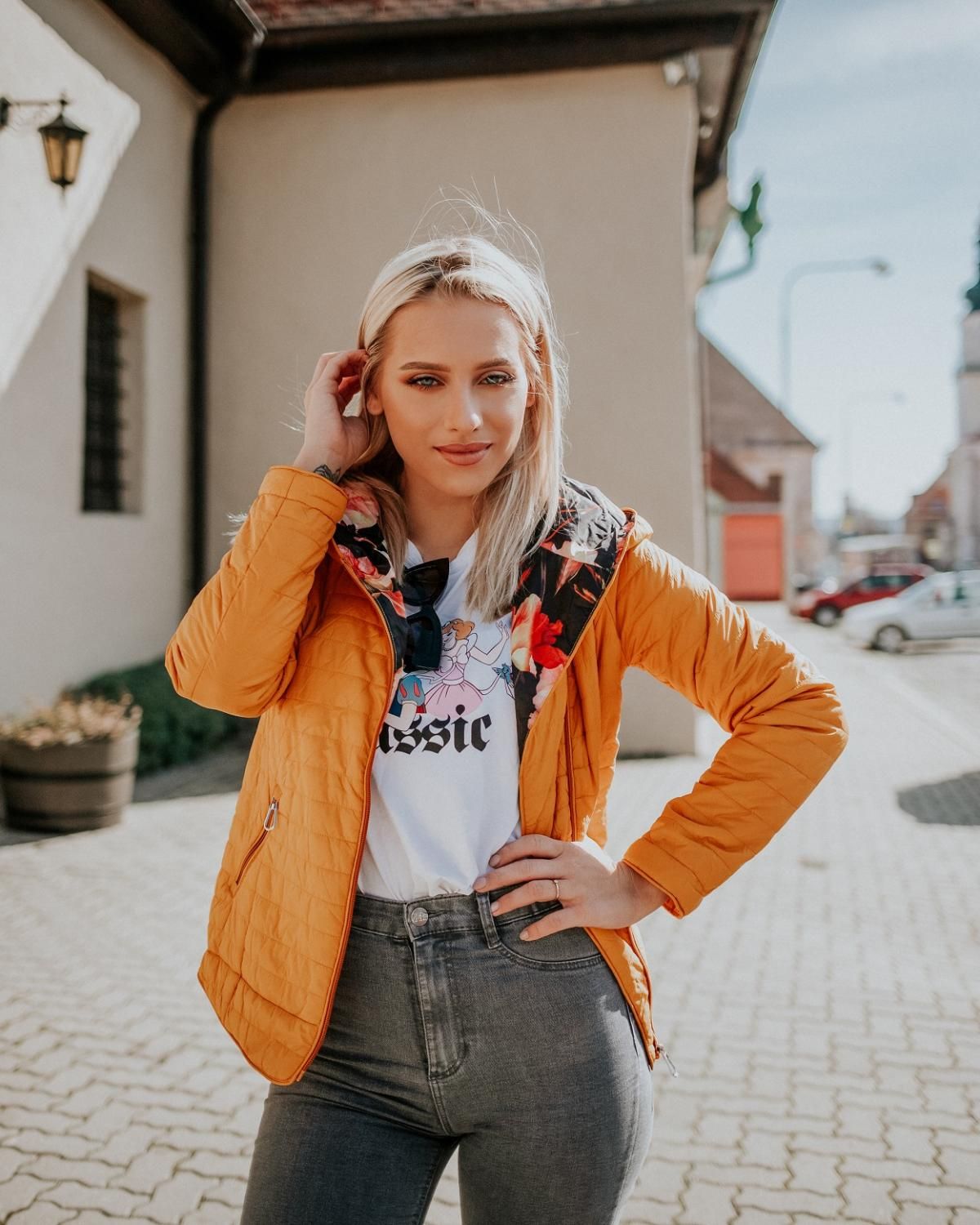 Sárga színű dzseki, virágmintás béléssel LHD