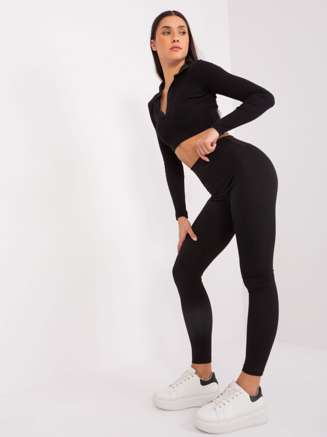 Fekete színű sportos leggings