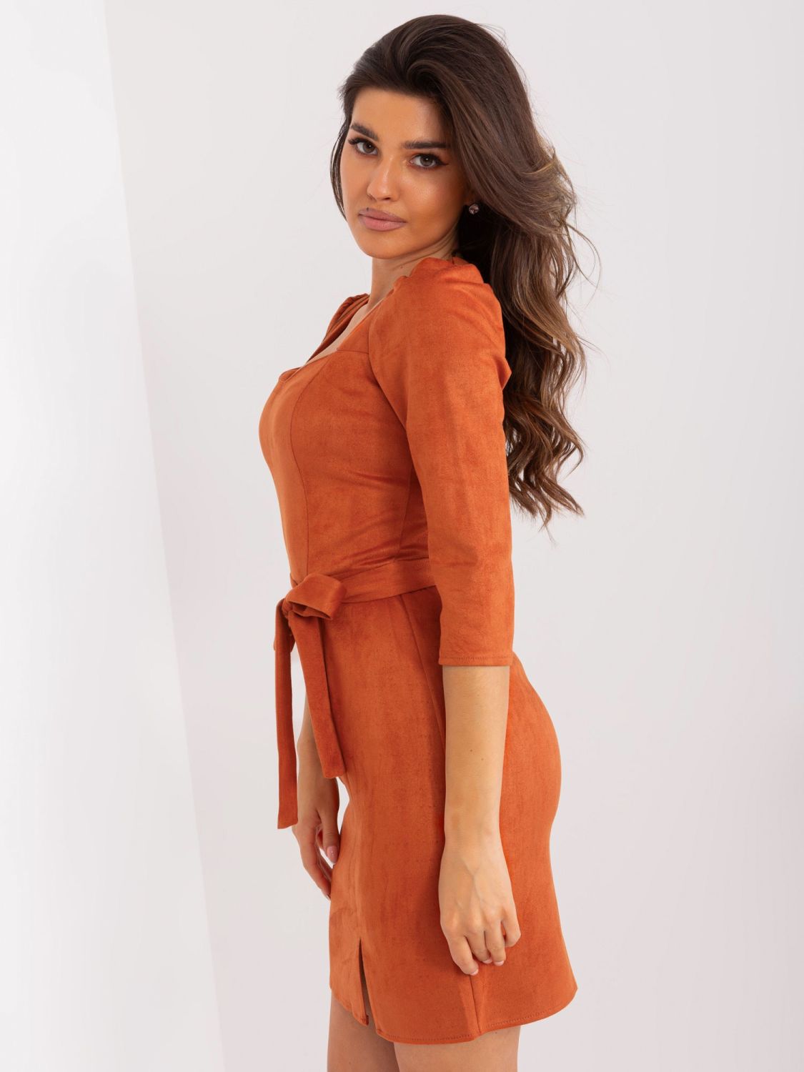 Elegáns mini ruha 3/4-es ujjakkal sötét narancssárgában
