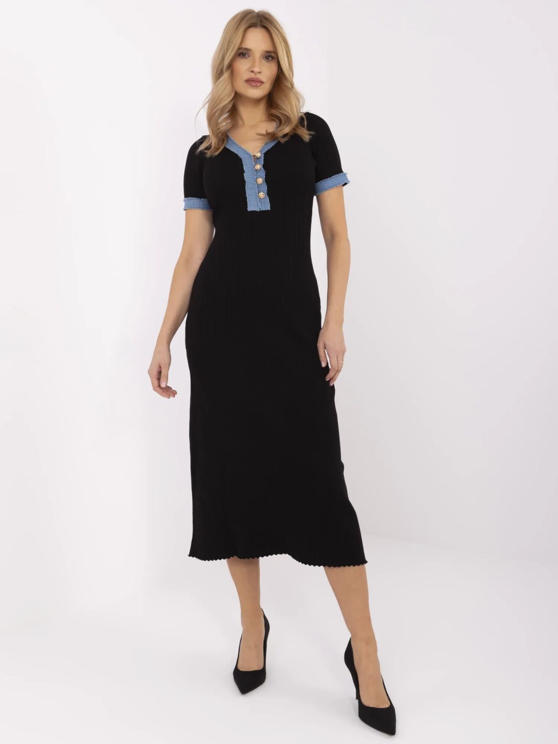 Elegáns midi ruha rövid ujjakkal