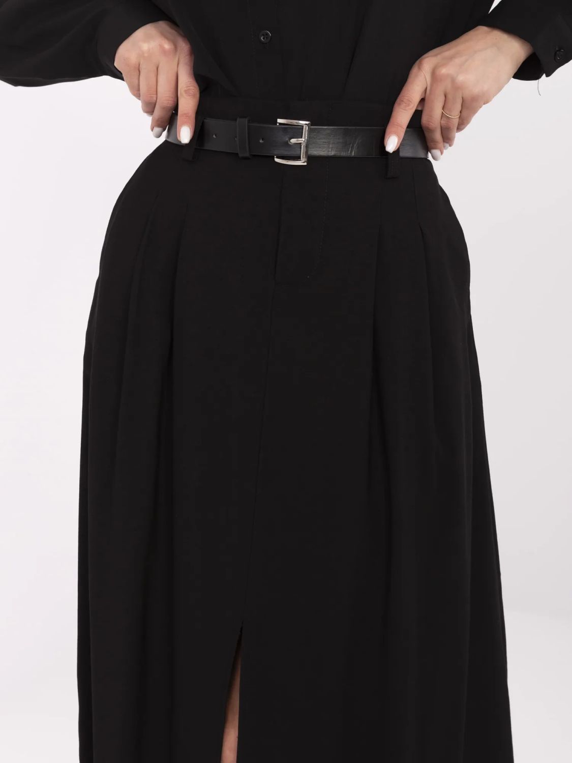 Elegáns midi szoknya fekete színben