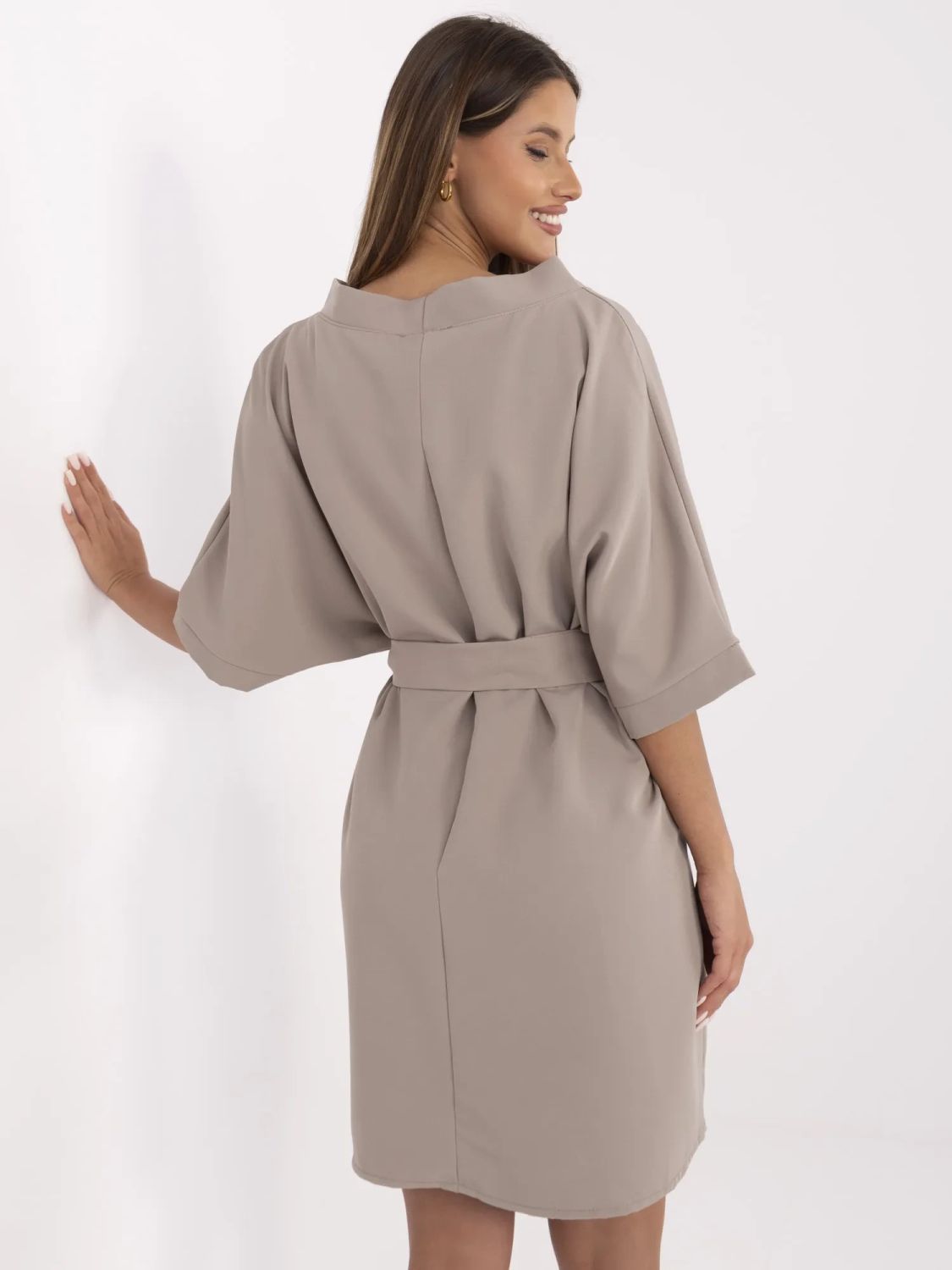 Elegáns bézs koktélruha