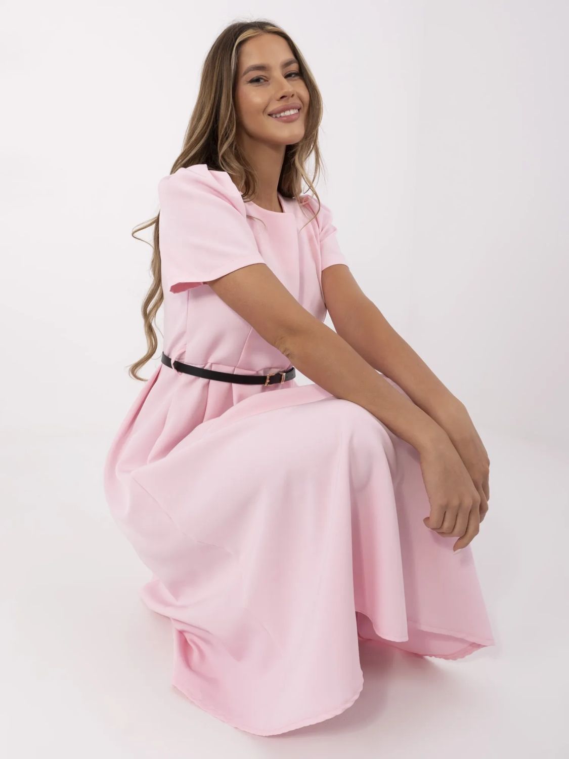 Elegáns midi ruha világos rózsaszínben