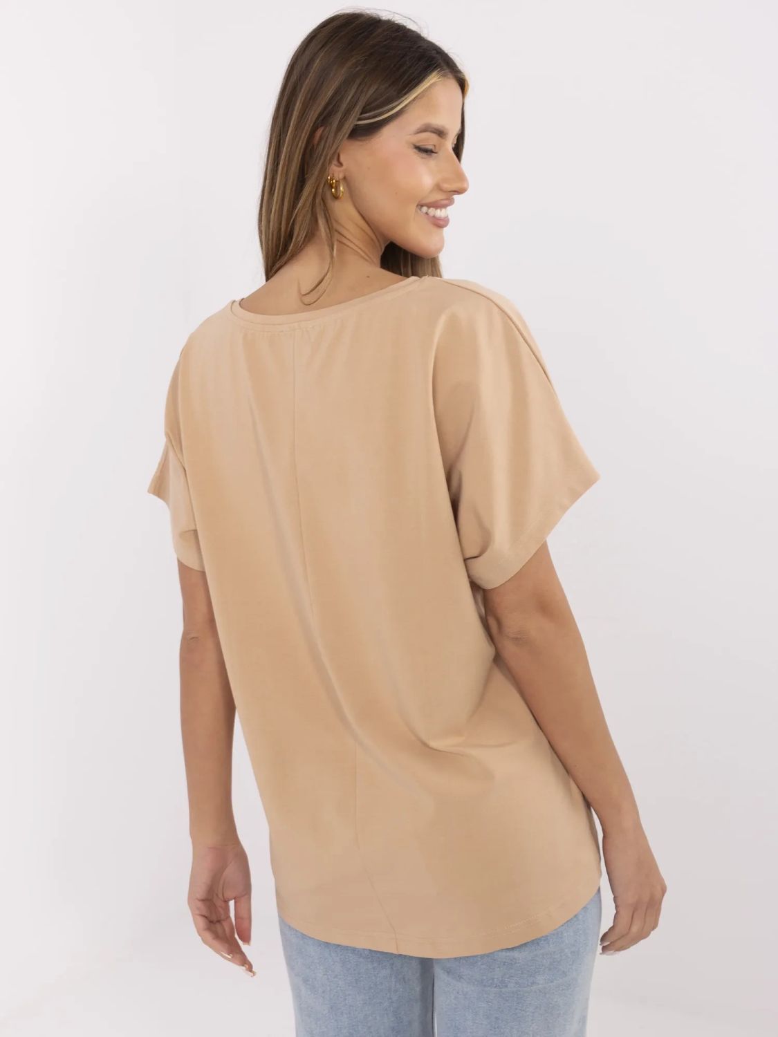 Stílusos rövid ujjú póló camel színben