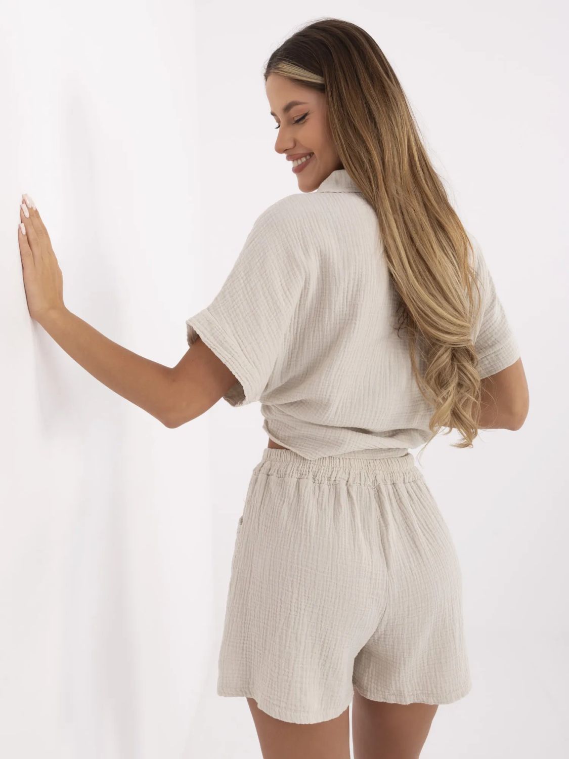 Bézs színű magas derekú rövidnadrág