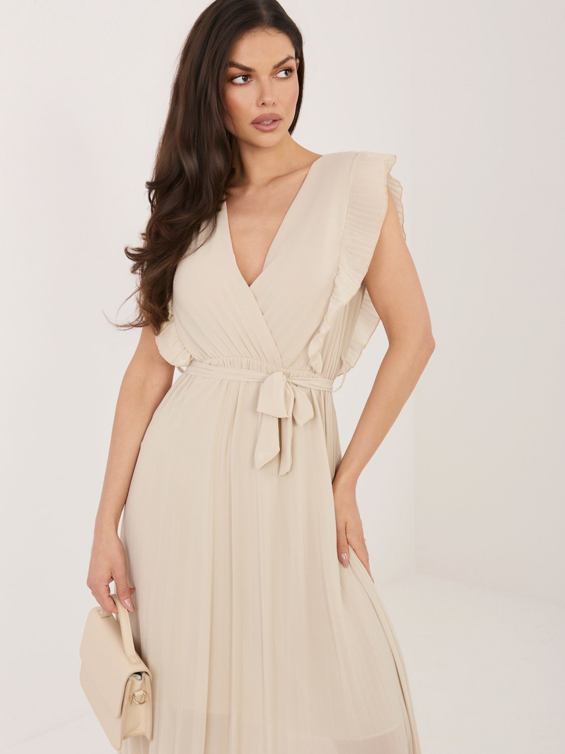 Bézs színű bővülő midi ruha övvel