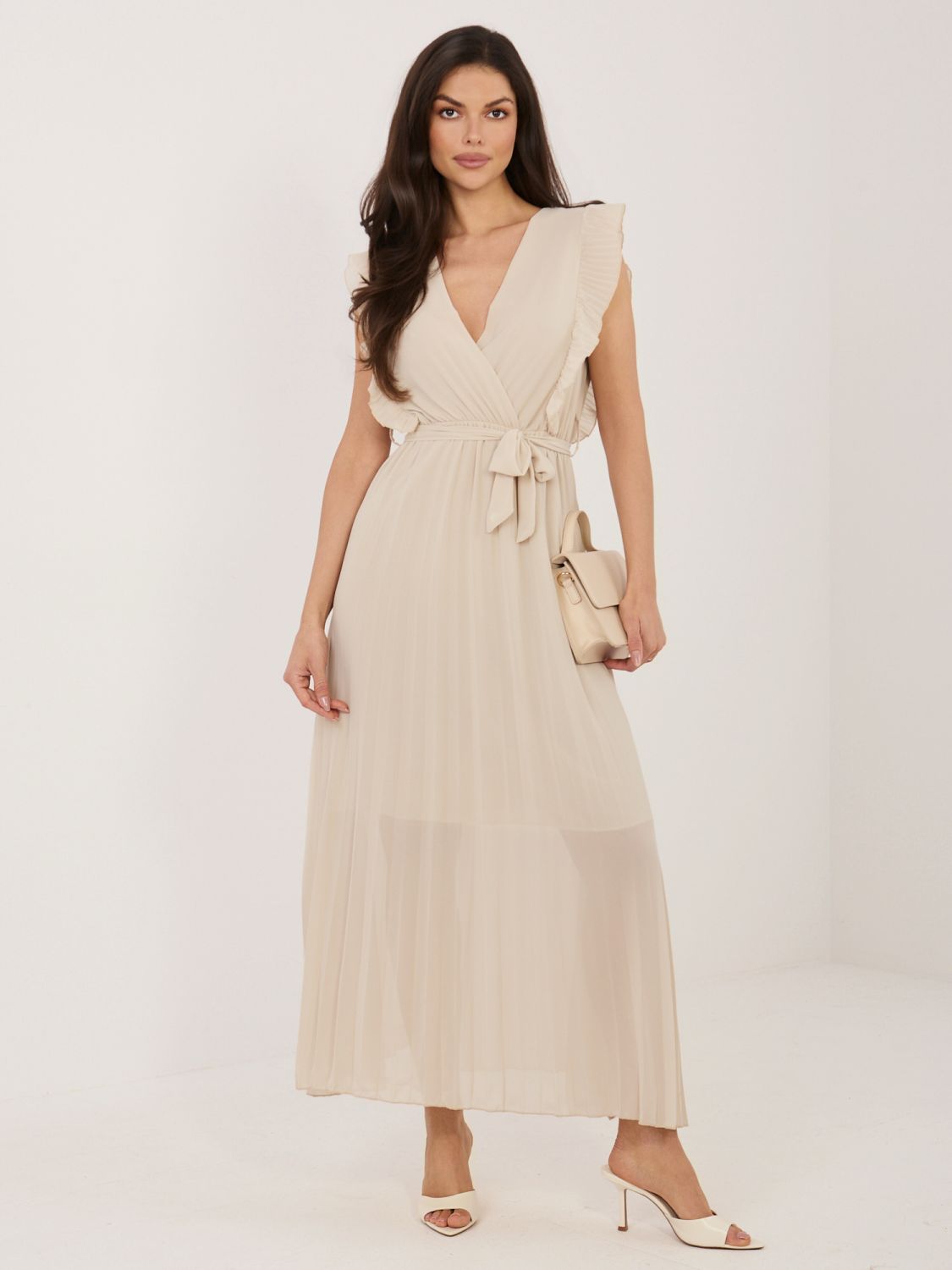 Bézs színű bővülő midi ruha övvel
