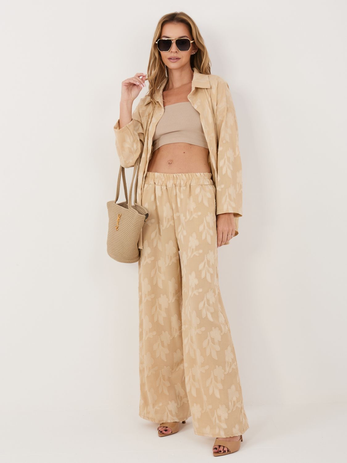 Bézs színű szett inggel és nadrággal