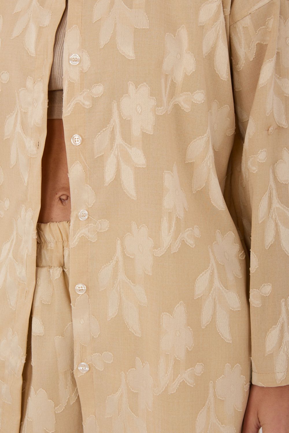 Bézs színű szett inggel és nadrággal