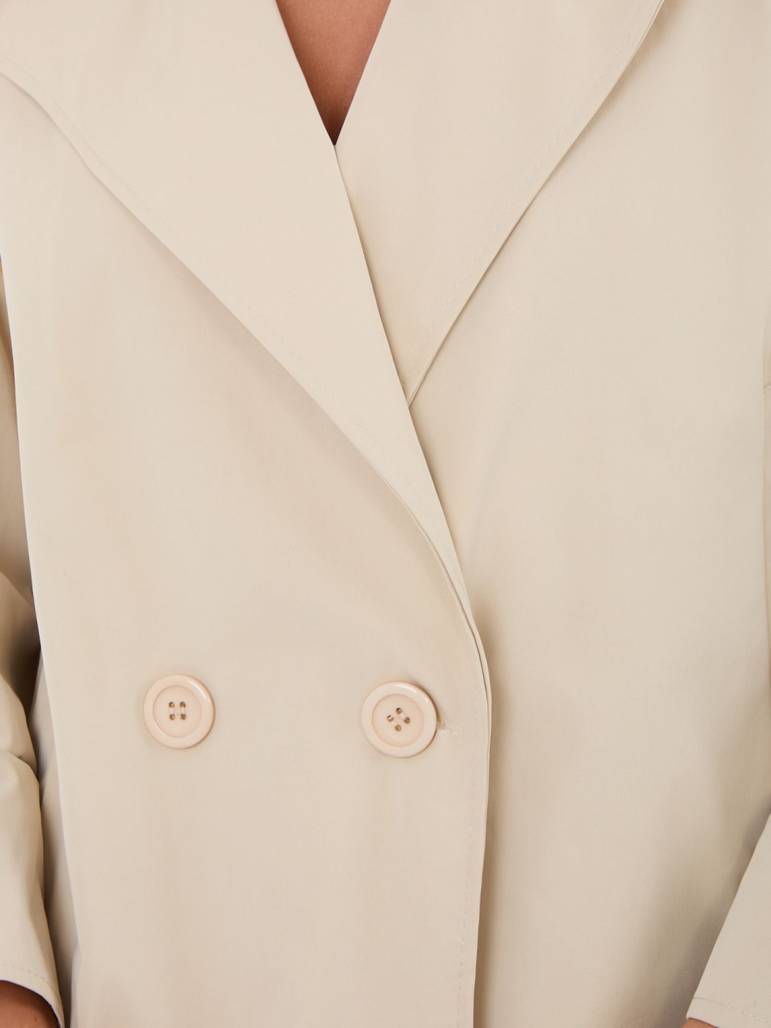 Rövid bézs színű átmeneti kabát béléssel