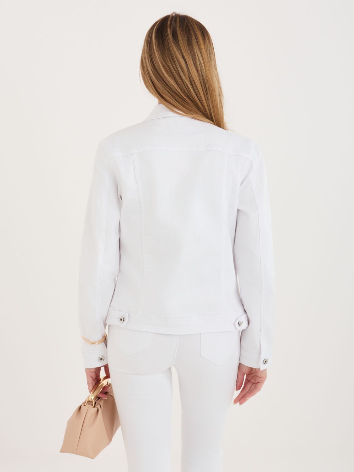 Fehér farmerdzseki gallérral