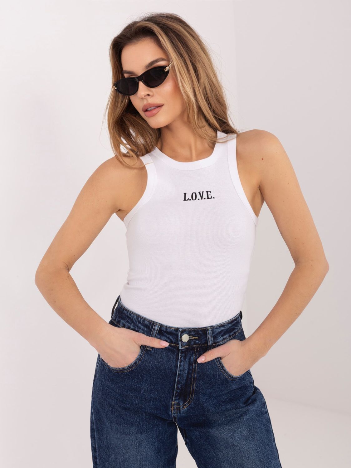 Fehér színű pamut top hímzéssel és felirattal