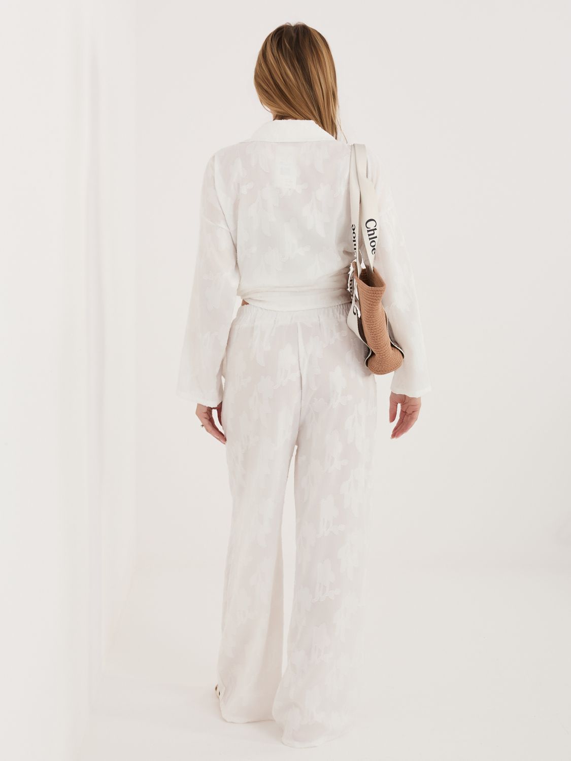 Fehér színű női szett inggel és nadrággal