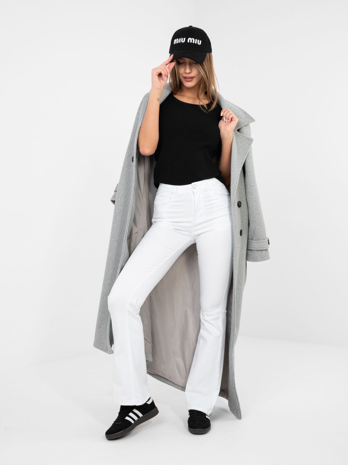 Fekete színű bordázott pamut blúz rövid ujjakkal