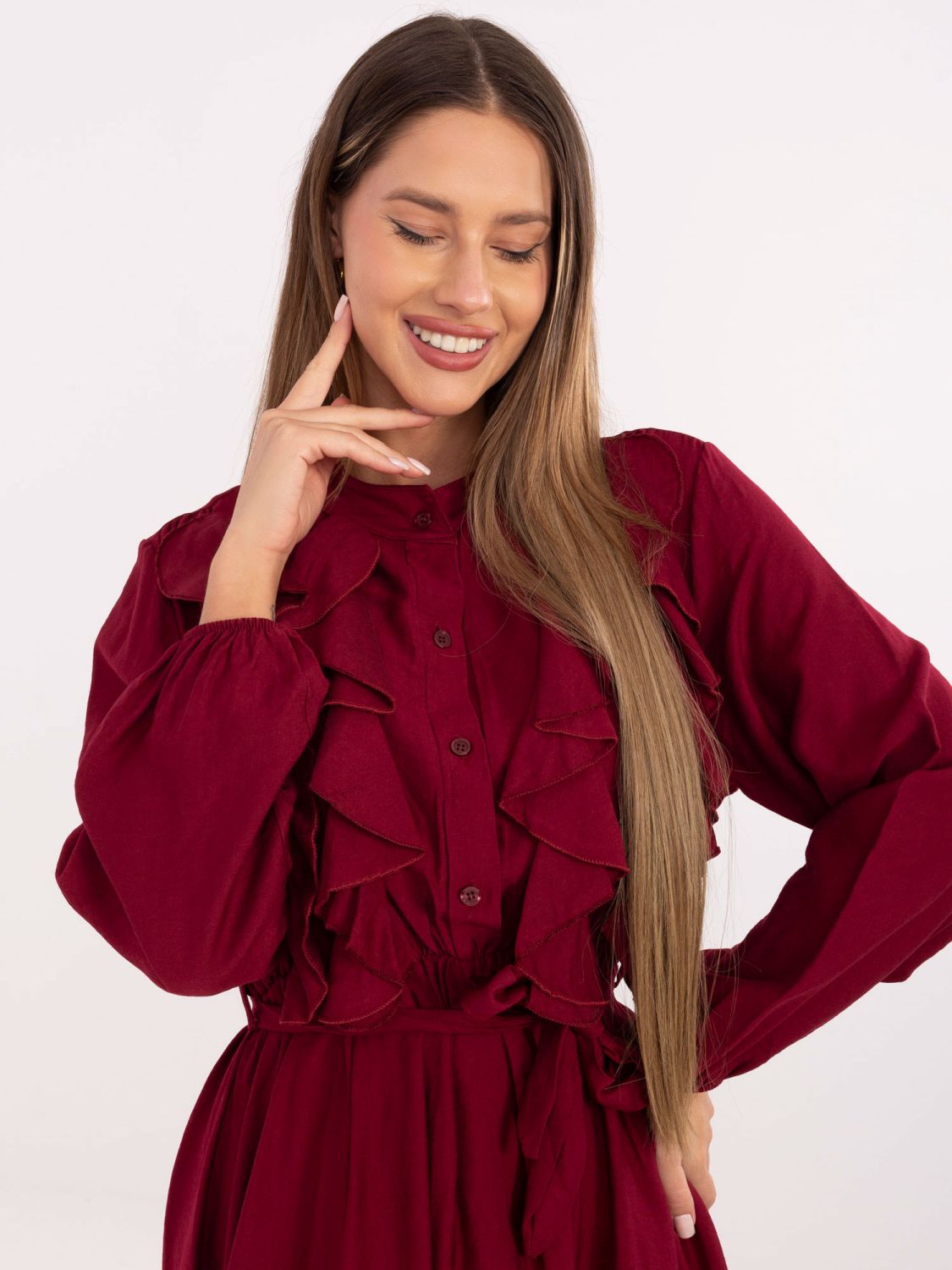 Bordó midi ruha fodorral és övvel