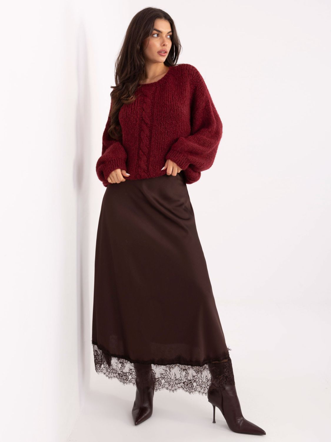 Bordó színű pulóver kerek nyakkivágással