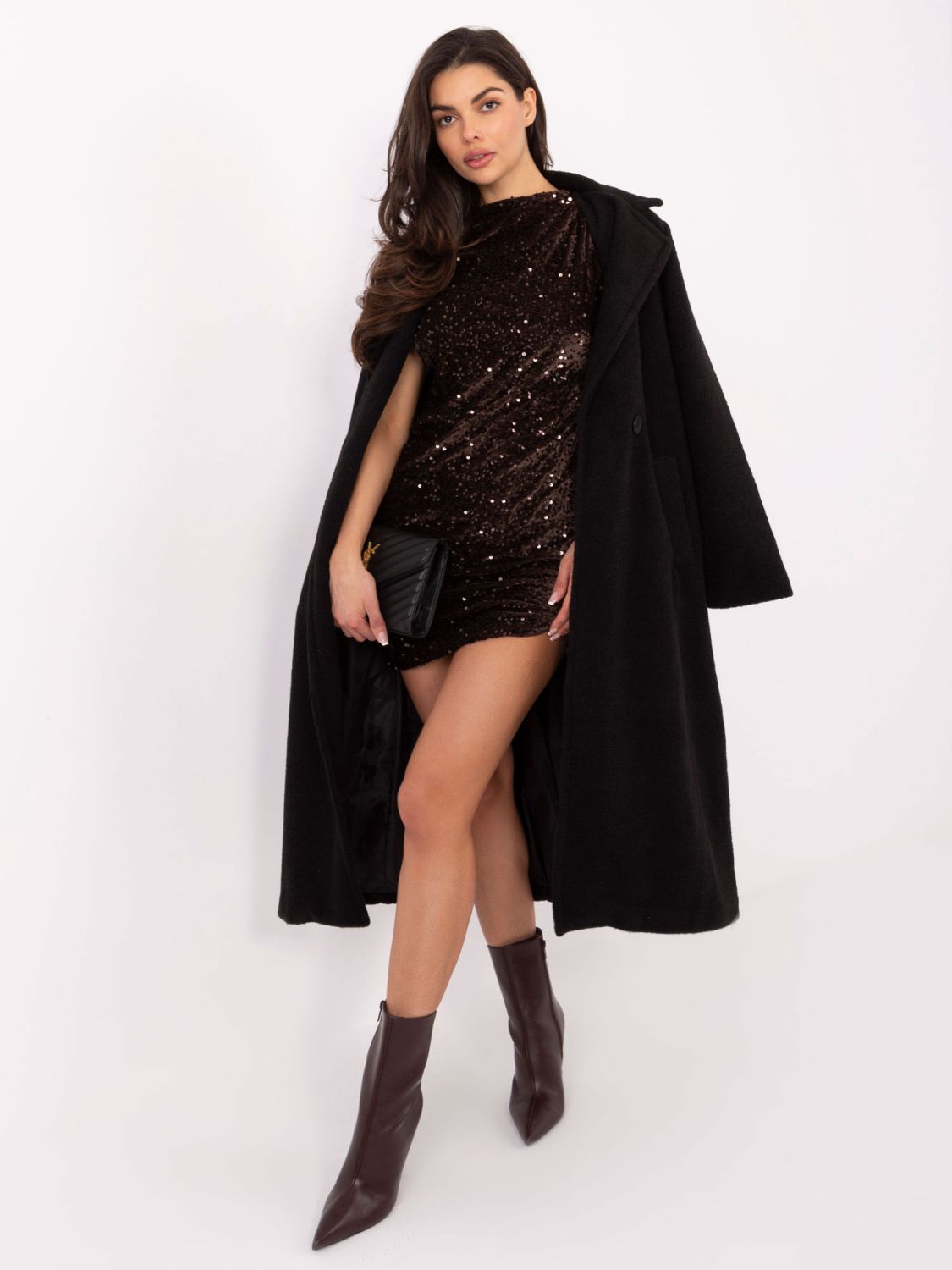 Barna színű mini ruha flitteres díszítéssel